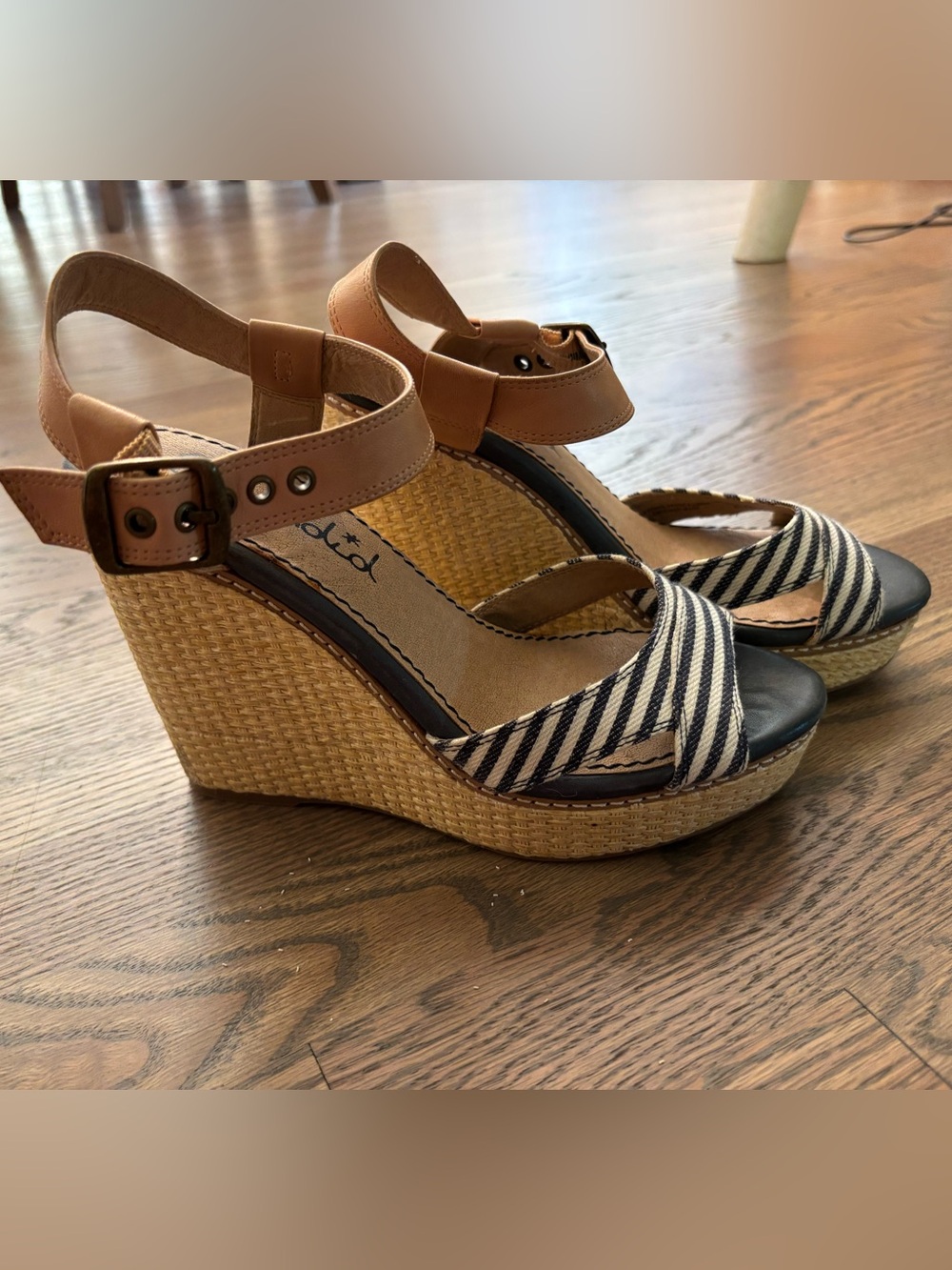 Splendid Wedge platform Sandals with Striped Canvas and Tan Ankle Strap, 7